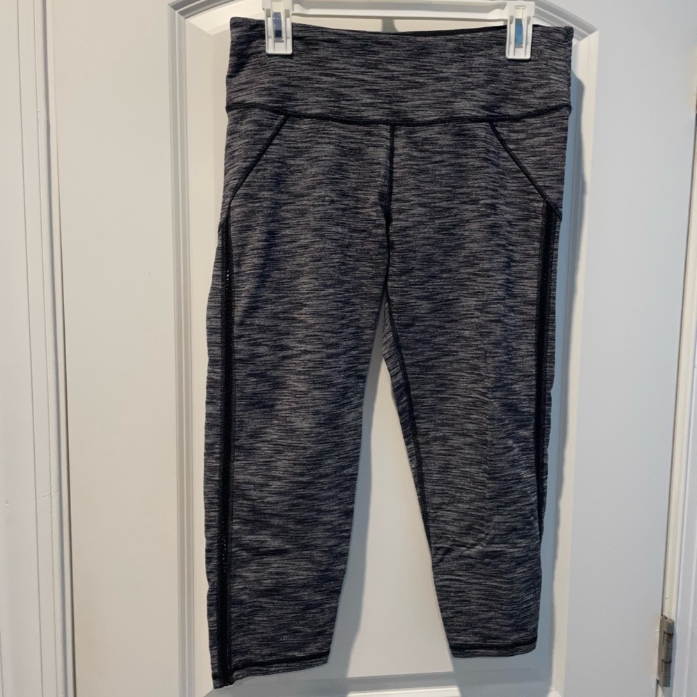 Victoria Secret Sport Size Large Knockout Crop Leggings